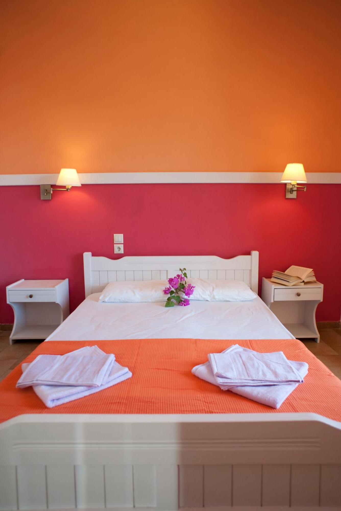 Nikolas Suites Kato Daratso Pokoj fotografie